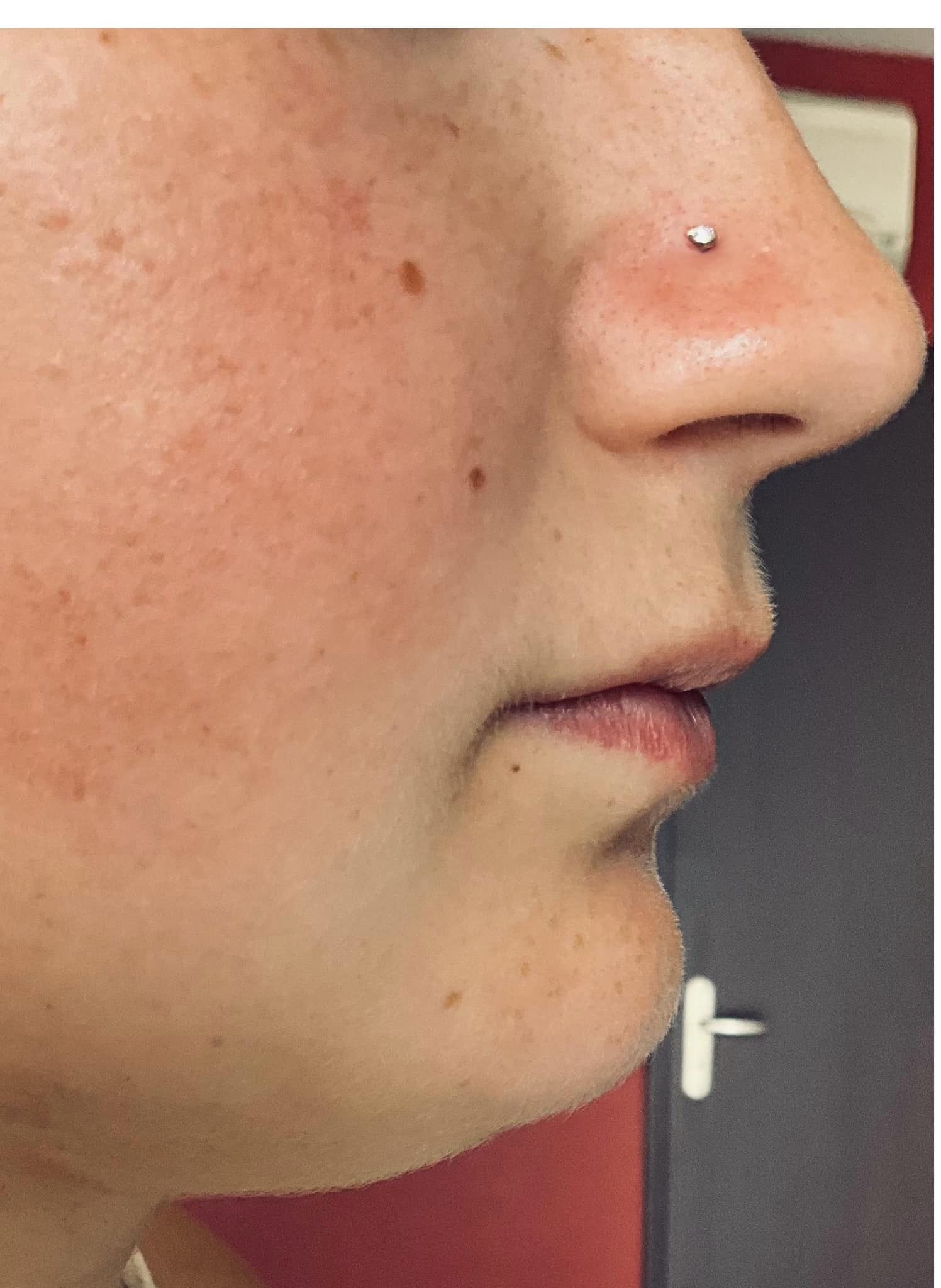 piercind de narine avec stud strass