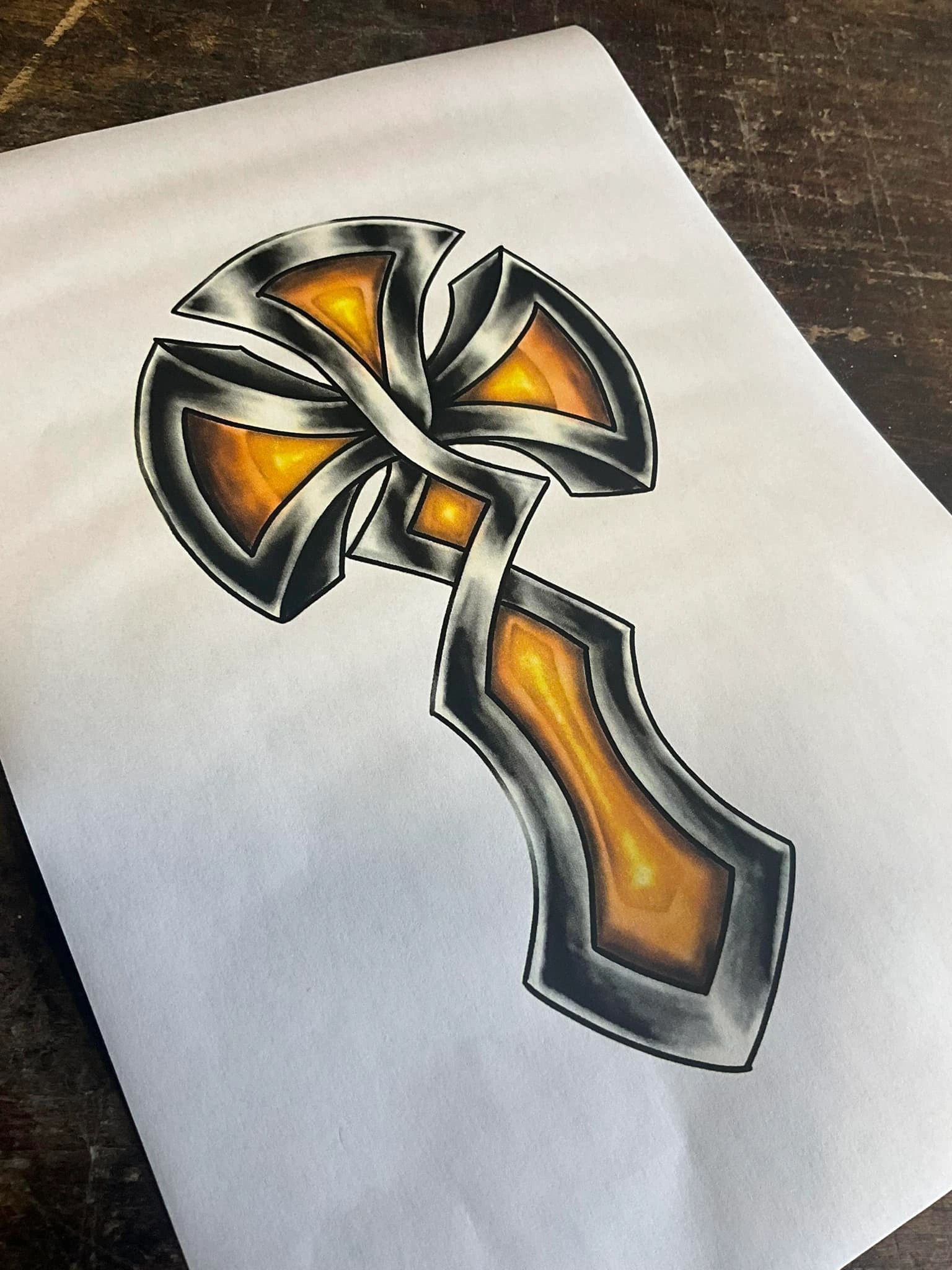 tatouage croix celtique stylisée avec effet métal