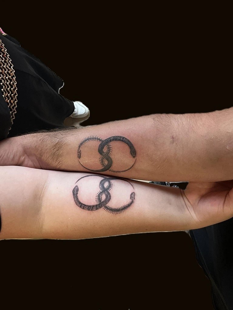 tatouage serpent en infini en duo