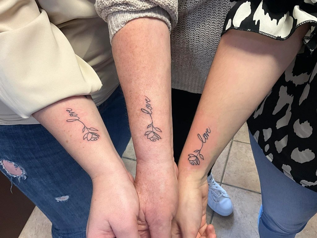 Quelle est la signification du tatouage plume ? – The Flash Tattoo, image size:1024x768