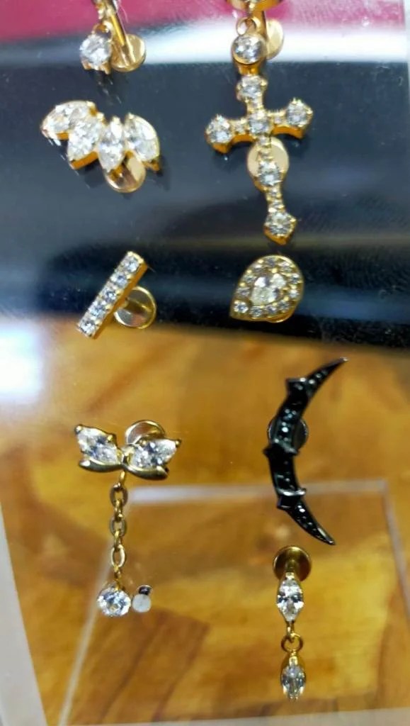 Piercing oreille avec pendentif et strass