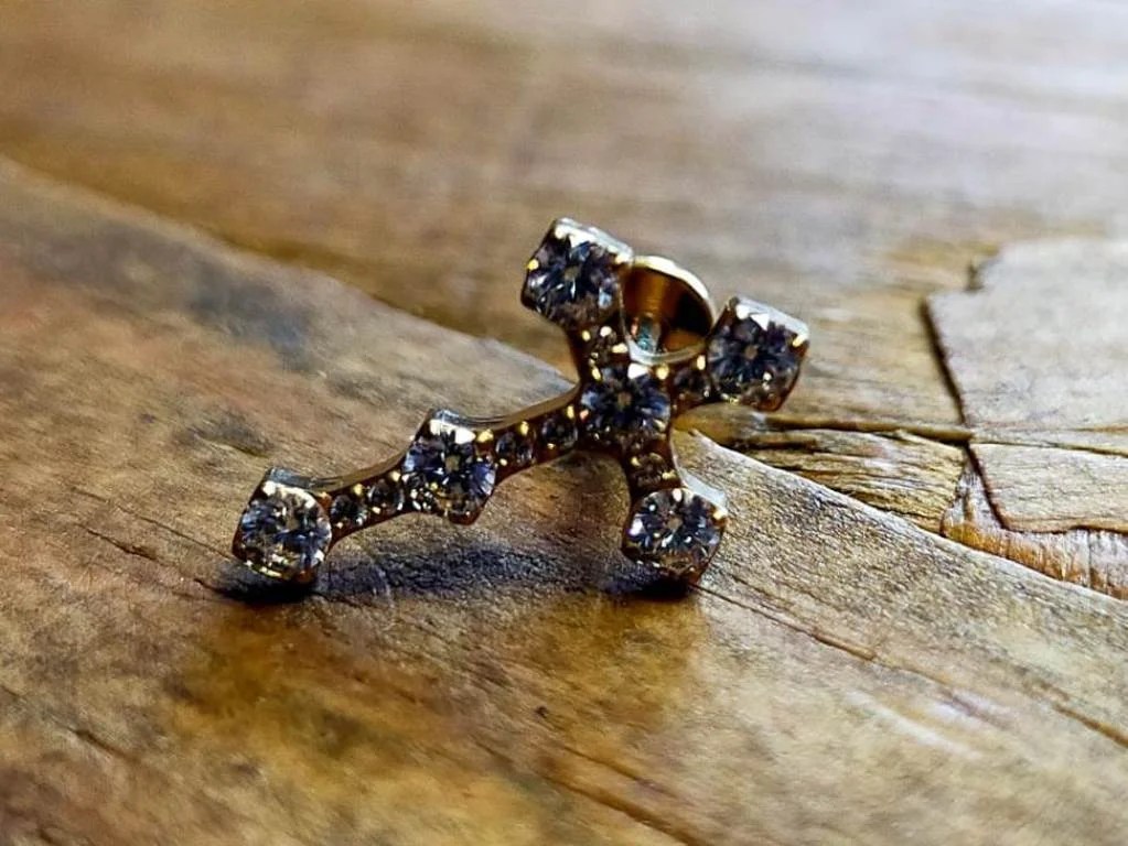 Piercing oreille croix avec strass